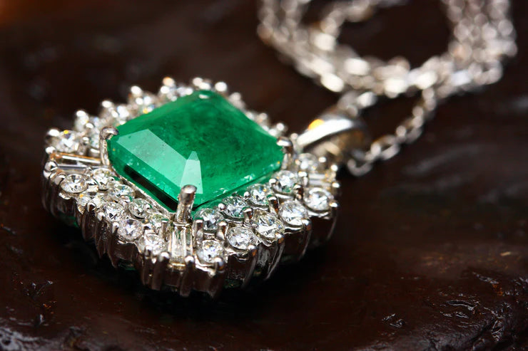 Choosing the Perfect Setting for Your Diamond: A Guide to Enhancing Beauty with Precision