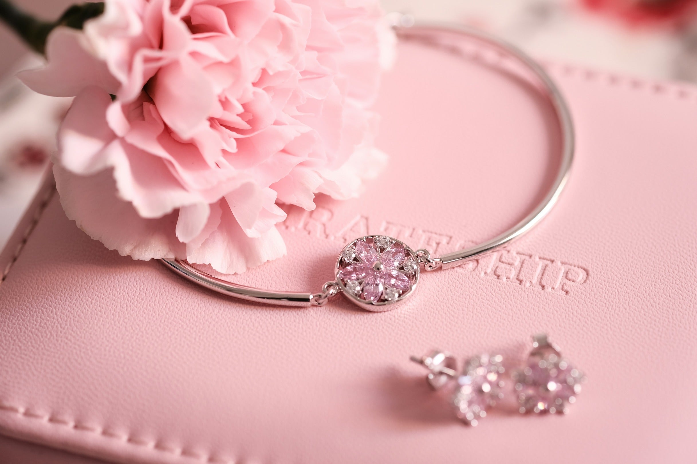 Seasonal Jewelry Trends: Incorporating Diamonds into Every Season